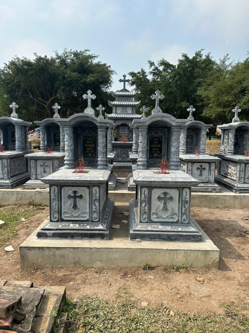 Mộ công giáo