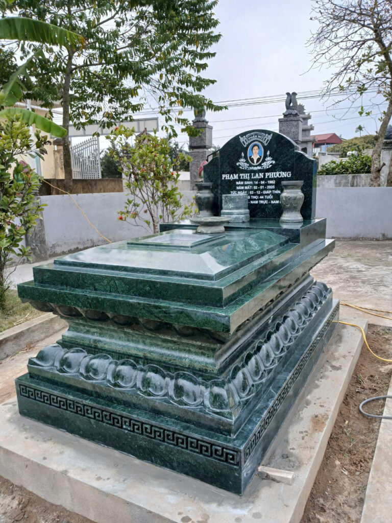 Mộ đá hoa cương