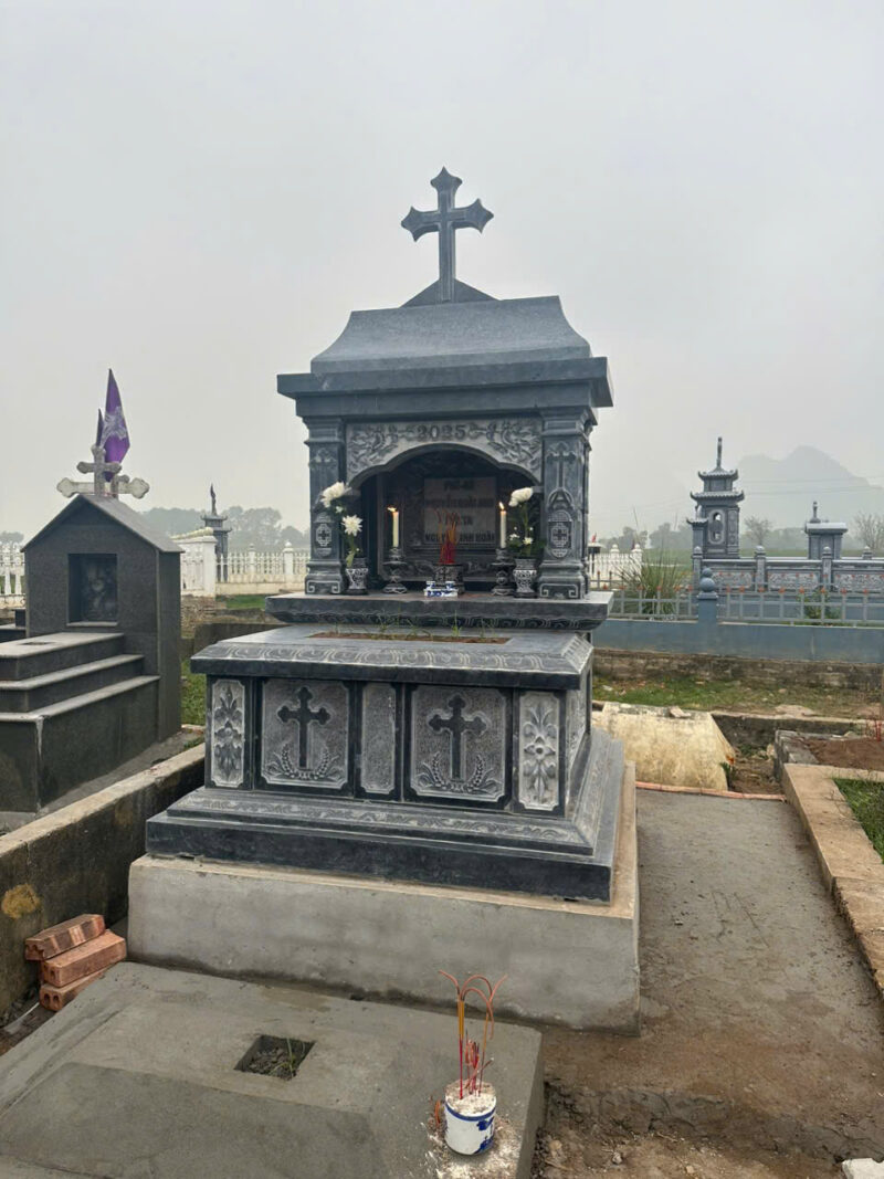 Mộ công giáo